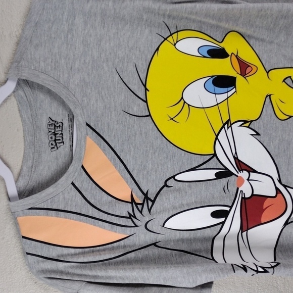 Looney Tunes Bugs Bunny and Tweety Bird Gray Short Sleeve Cropped Tee Shirt Top - Picture 2 of 8